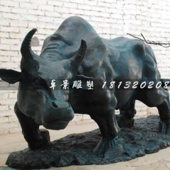 銅雕耕牛，耕地銅牛雕塑