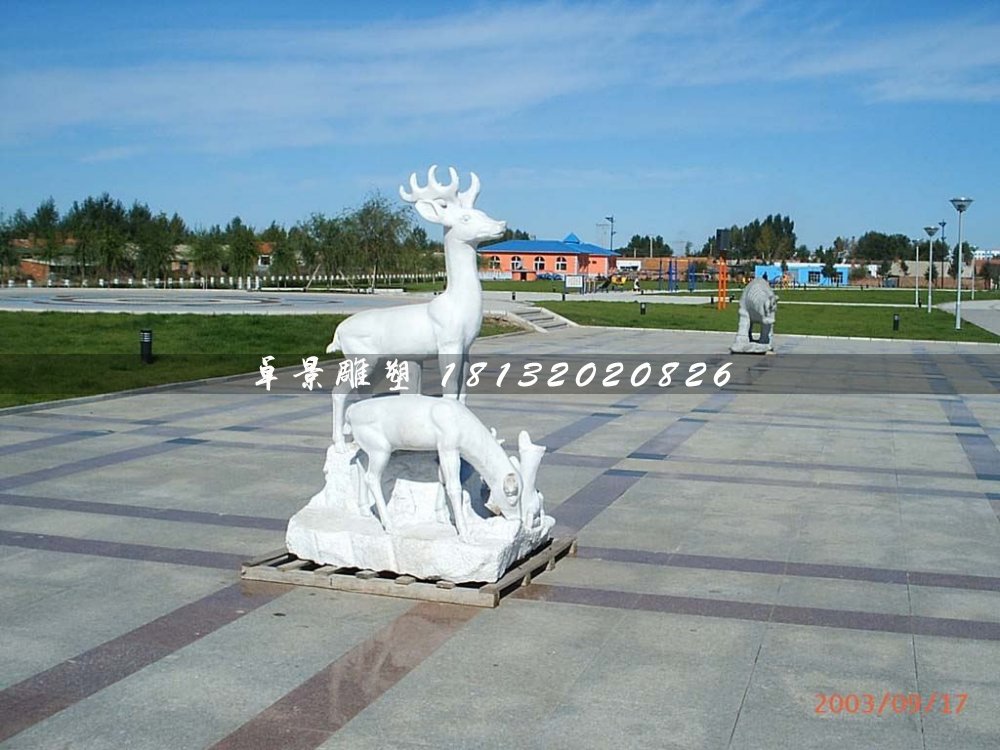 公園小鹿雕塑，廣場石頭鹿