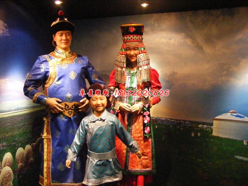 玻璃鋼少數(shù)民族人物雕塑，一家三口雕塑