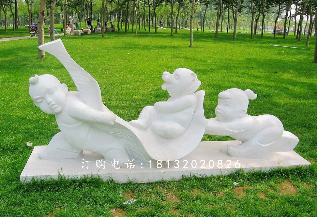 公園兒童嬉戲雕塑，兒童高興玩耍雕塑