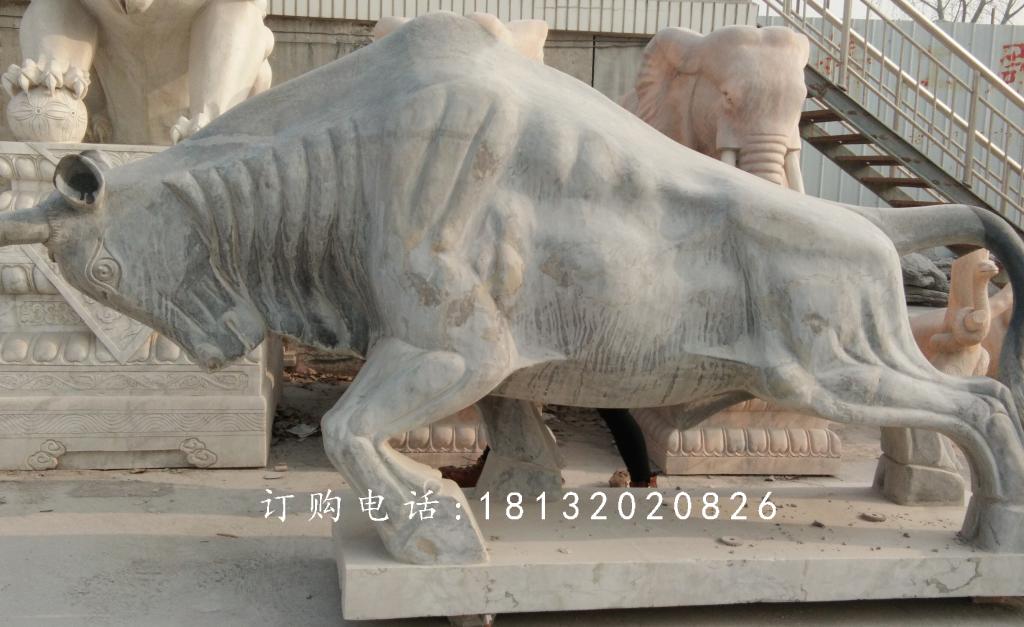 開荒牛石雕，青石牛雕塑