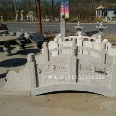 青石小橋雕塑，河邊石雕橋