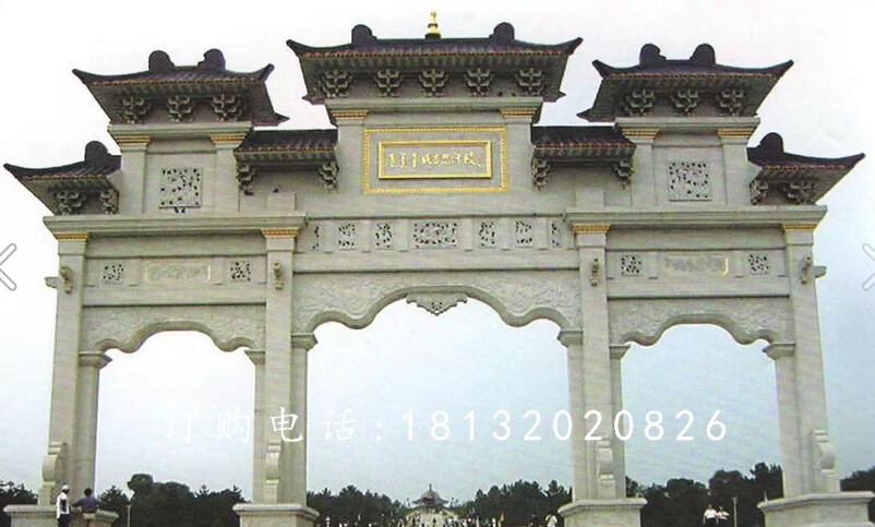 廣場(chǎng)石牌坊，三門石牌坊