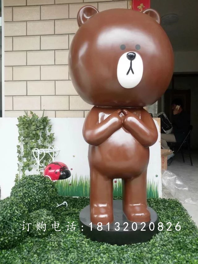 玻璃鋼布朗熊雕塑，卡通玻璃鋼小熊雕塑 