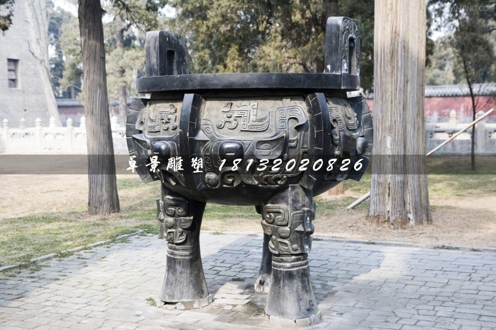 仿古銅鼎，廣場三足銅鼎