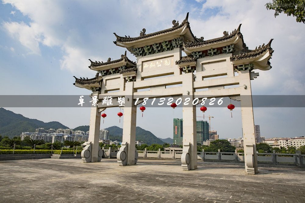 廣場(chǎng)石雕牌坊，三門石牌樓