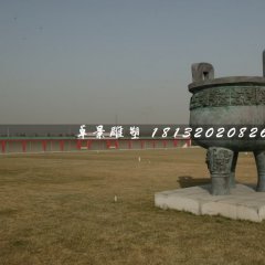 三足銅鼎，廣場青銅鼎