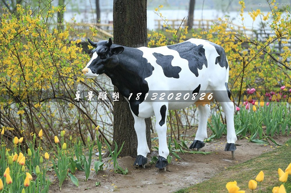 奶牛雕塑，公園玻璃鋼仿真奶牛雕塑