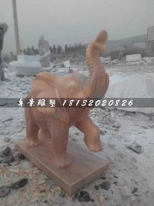象鼻向上石雕，晚霞紅小象 (2)