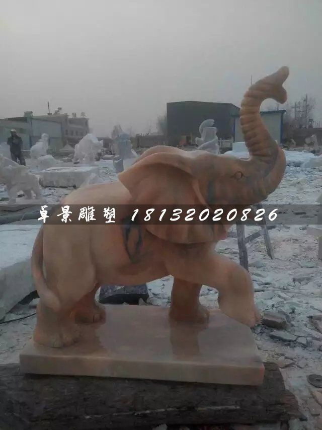 象鼻向上石雕，晚霞紅小象 (1)