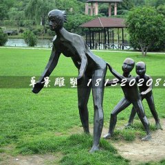 老鷹捉小雞銅雕，公園抽象人物雕塑