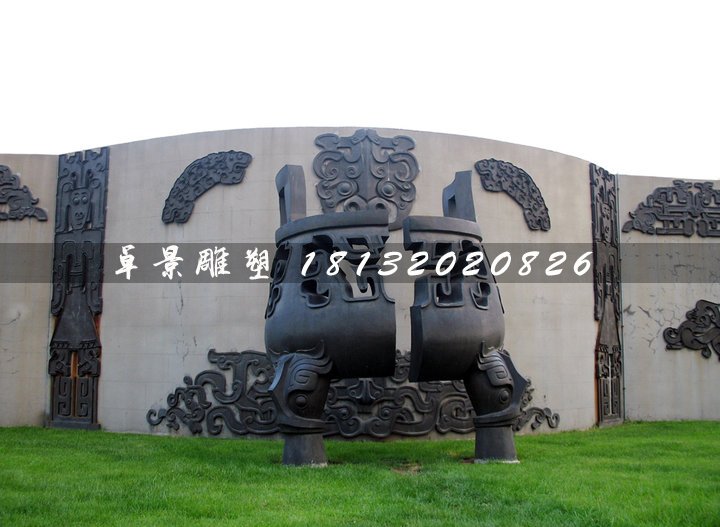 破裂的銅鼎，廣場(chǎng)三足鼎