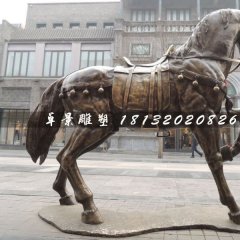 坐騎雕塑，廣場銅馬雕塑