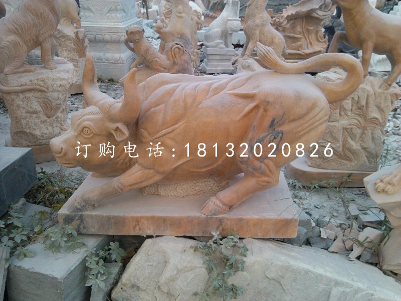 華爾街牛石雕，晚霞紅牛石雕