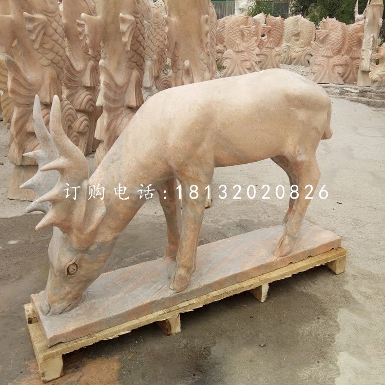 小鹿吃草石雕，晚霞紅動(dòng)物雕塑
