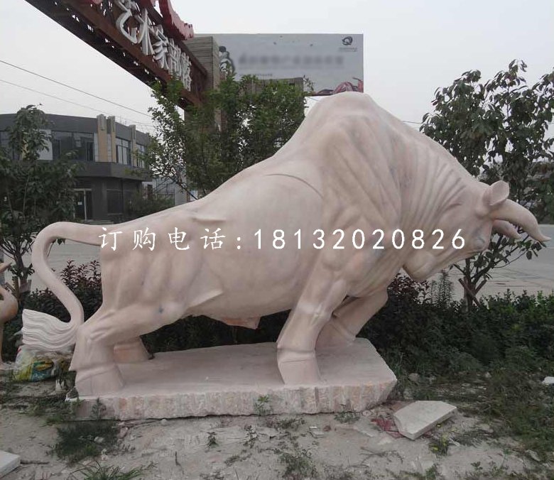 開荒牛石雕，晚霞紅動物雕塑