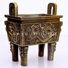 龍浮雕鼎，四足銅鼎