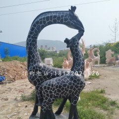 親嘴鹿石雕，青石動物雕塑