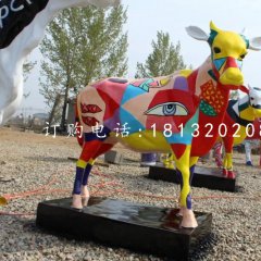 小牛雕塑，玻璃鋼彩繪動(dòng)物