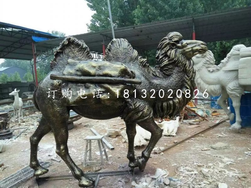 馱貨駱駝雕塑，玻璃鋼仿銅動(dòng)物雕塑