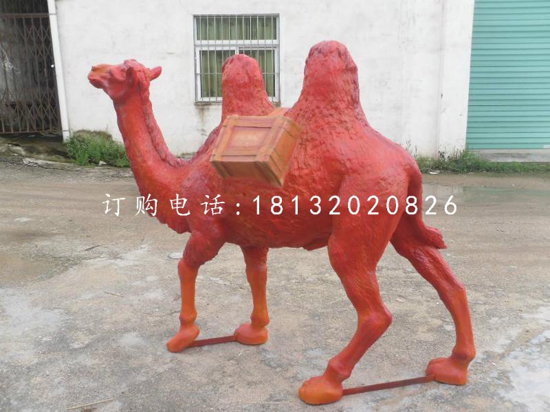 紅色駱駝雕塑，玻璃鋼動物雕塑
