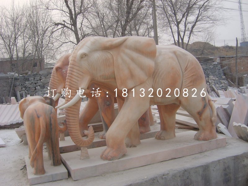 廣場(chǎng)大象石雕，晚霞紅大象