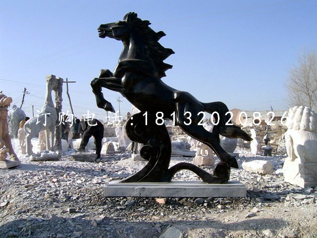 黑馬石雕，廣場黑馬雕塑