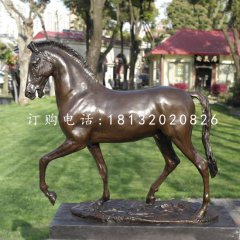 走路的馬銅雕，公園動物銅雕