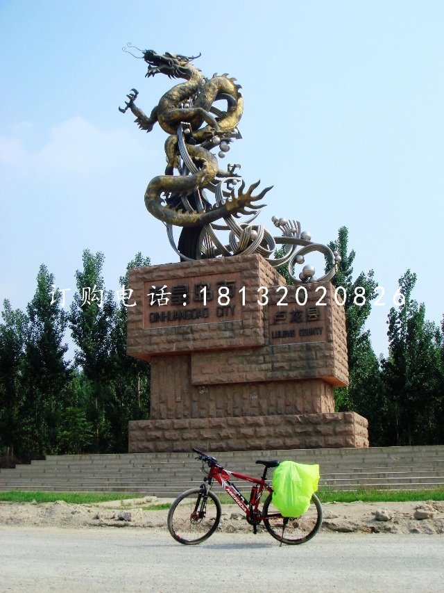 不銹鋼蛟龍出海，城市景觀雕塑