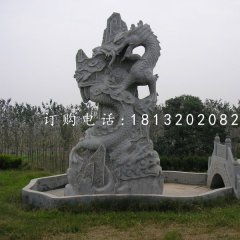 盤(pán)在山上的龍石雕，公園景觀石雕