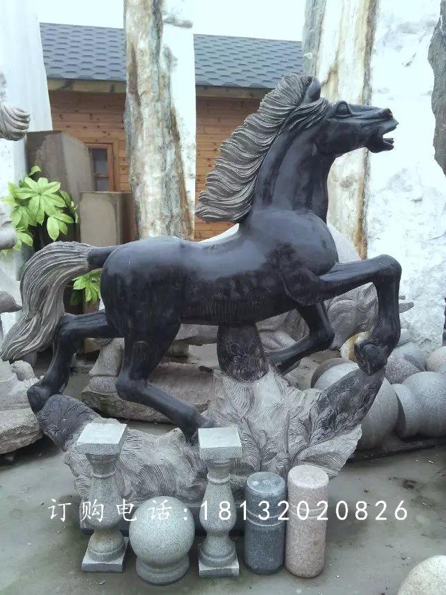 石雕馬，公園奔馬動物石雕.jpg