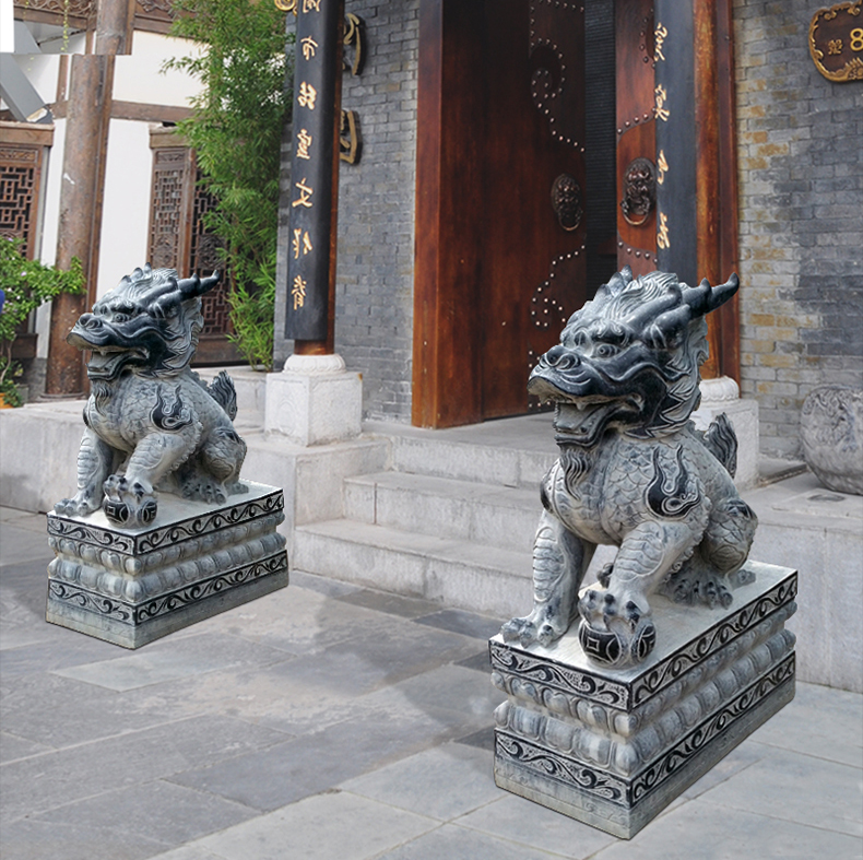 踩球麒麟石門(mén)墩，庭院門(mén)口石雕