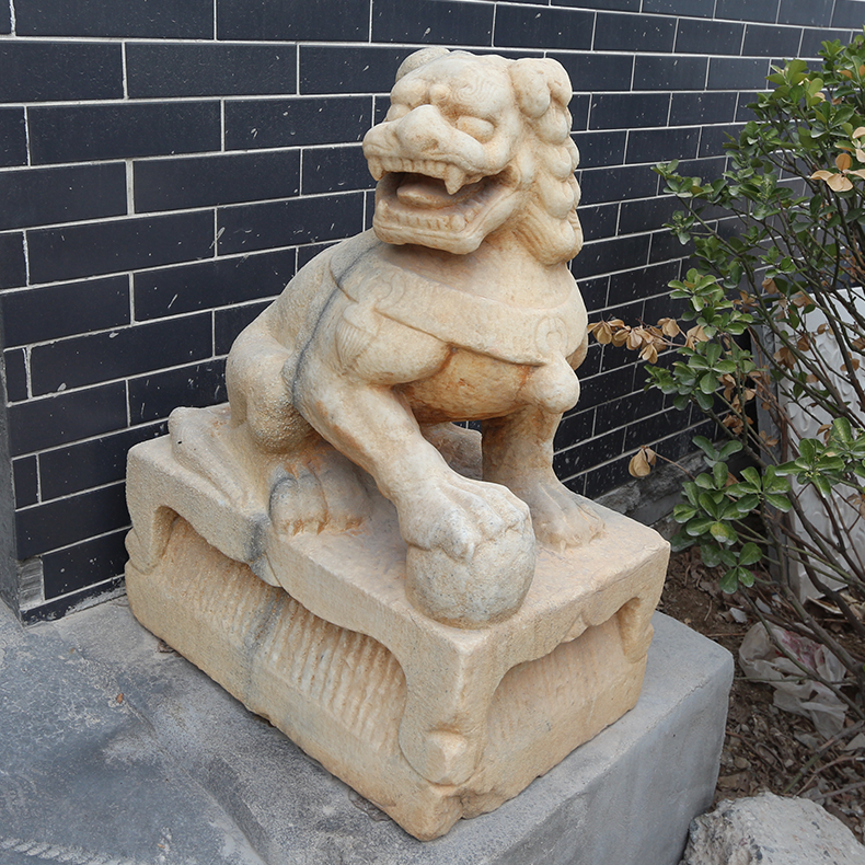 踩球石獅子，庭院門口石雕