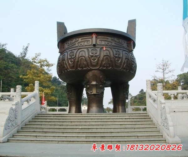 鑄銅鼎，廣場三足銅鼎