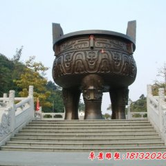 鑄銅鼎，廣場三足銅鼎